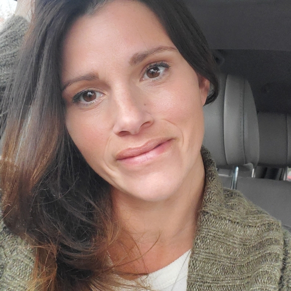 Meet your Posher, Amber - Picture 1 of 4